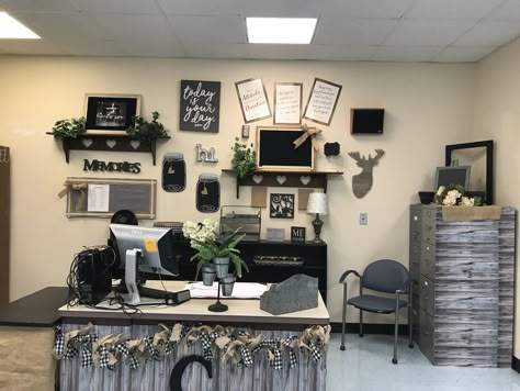 Farmhouse classroom Black And Brown Classroom Decor, Childcare Office Ideas, Rustic Classroom Decor, Classroom Decoration Ideas, Classroom Decor Middle, Farmhouse Classroom, Diy Classroom Decorations, Classroom Makeover, Elementary Classroom Decor