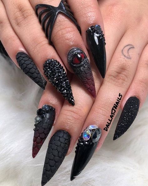 Nails Witchy, Talon Nails, Scary Nails, Black Halloween Nails, Sharp Claws, Holloween Nails, Dragon Nails, Witchy Nails, Punk Nails