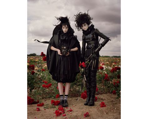 Harper's Bazaar: A Decade of Style | International Center of Photography Tim Burton Dress, Halloween Group Ideas, High Fashion Halloween, Grand Guignol, Couture Halloween, Tim Burton Aesthetic, Tim Walker Photography, Black Rider, Halloween Chic