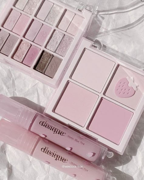 Yesstyle Makeup, Coquette Makeup, Soft Pink Theme, Makeup Girl, Pink Life, Fancy Makeup, Berry Smoothie, Pretty Skin, Pink Girly Things