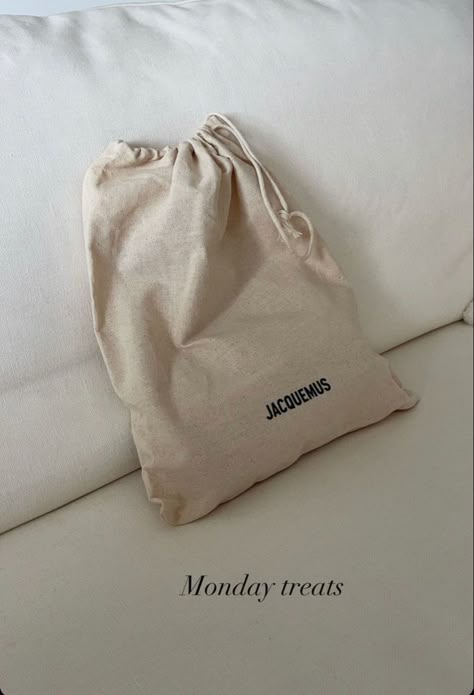 Garment Packaging Ideas, Signature Style Clothing, Tote Bag Packaging, Luxury Tumblr, Luxury Brand Packaging, Engagement Ring Ideas, Organic Bag, Hang Tag Design, Cool Comforters