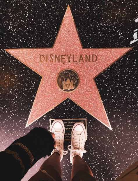 Disneyland Usa California, Hollywood Astethic, Walk Of Fame Aesthetic, Disney Word, Disney Parque, Disney Photo Ideas, Disney World Pictures, Disney Paris, Disneyland Pictures