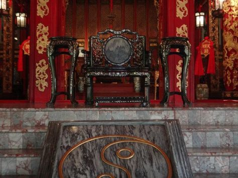 Throne Room in the Chinese building at Summer Palace | Rowers goes Round The World | Off Exploring Chinese Throne Room, Chinese Palace, Front Stairs, Throne Room, Summer Palace, Ming Dynasty, Round The World, Ancient China, 15th Century