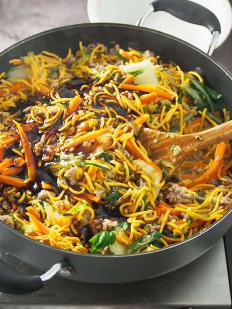 Garlic Pork Chow Mein - Pork Chow Mein Recipe Easy, Pork Low Mein Recipe, Bbq Pork Chow Mein Recipe, Pork Low Mein, Pork Chow Mein Recipe, Low Mein Recipe, Low Mein, Pork Chow Mein, Pork Mince Recipes