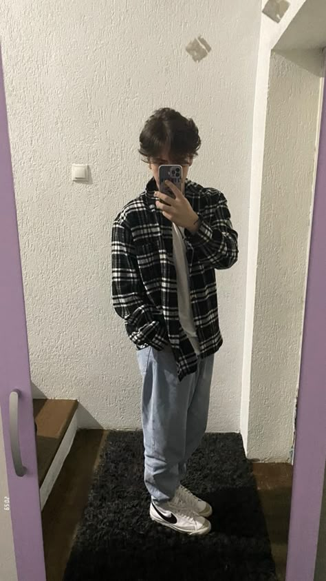 Flannel Boy Aesthetic, Flannel And Sweatpants Outfit, Flannel Over Hoodie Outfit, Flannel Outfits Boys, Flannel Over Hoodie, Boy Flannel Outfit, Outfit Ideas Flannel, Men Flannel Outfits, Verano Aesthetic