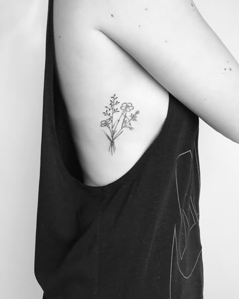 Small minimalist wildflower tattoo with fine black lines and detailing. Flower tattoo, black tattoo, feminine tattoo, floral tattoo Wildflowers Tattoo, Sunflower Tattoo Shoulder, Permanente Make-up, Wildflower Tattoo, Muster Tattoos, Small Flower Tattoos, Sunflower Tattoos, Diy Tattoo, Arm Tattoos For Women