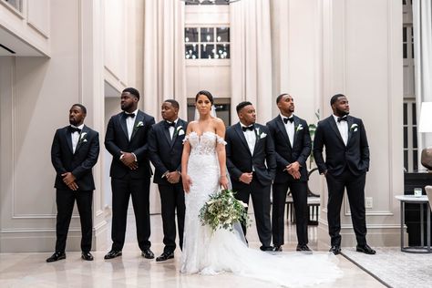 Brides don't typically request photos with the groomsmen but when they do its a perfect opportunity to make the bride stand out, looking even more like a superstar surrounded by bodyguards! Groomsmen With Bride Photos, Cute Groomsmen Pictures, Groomsmen With Bride, First Look Wedding Photos Groomsmen, Groom With Bridesmaids Pictures, Groomsmen First Look With Bride, Groomsmen Formal Photos, Bride First Look With Groomsmen, First Look With Groomsmen