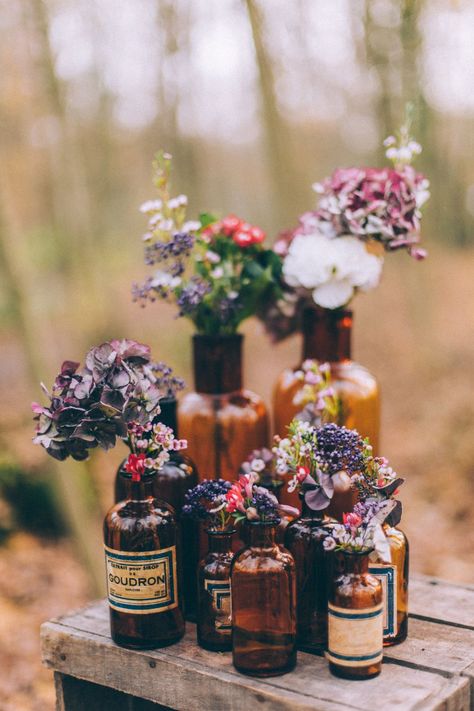 Woodland Wedding Inspiration Shoot With Rustic Wooden Palette Decor Woodland Wedding Inspiration, Rustic Wedding Decorations, Boda Diy, Rustic Boho Wedding, Boho Wedding Decorations, Vintage Wedding Decorations, Wedding Boho, Wedding Decor Elegant, Vintage Inspired Wedding