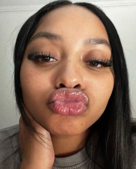 LÈLA MONÈT on Instagram: "@shoplelamonet" Kissy Face Selfie, Pout Face, Big Lips Natural, Female Lips, Kissy Face, Grills Teeth, Feed In Braid, Juicy Lips, Black Lips