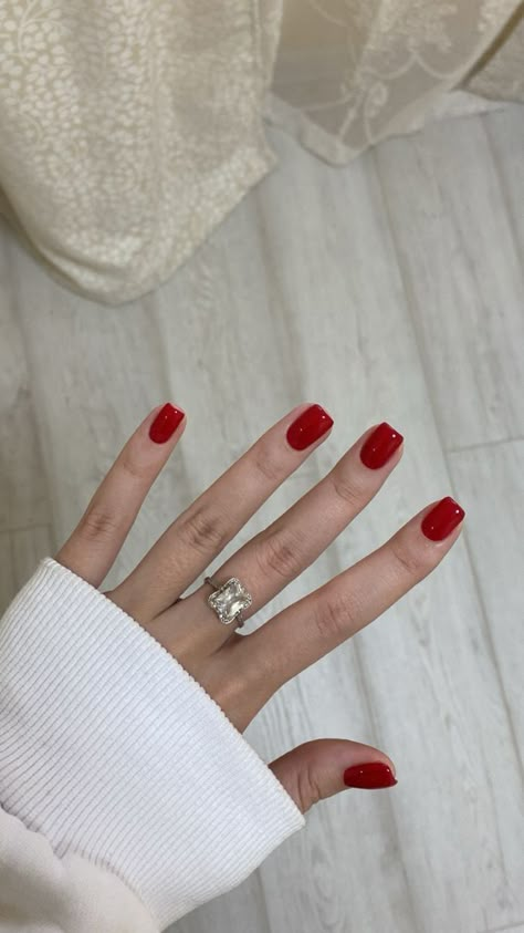 Nail Red Ideas, Russian Red Nails, Holiday Classy Nails, Short Acrylic Nails Red, Dec Nails, Beautiful Red Nails, Maroon Nail Designs, Maroon Nail, Short Red Nails