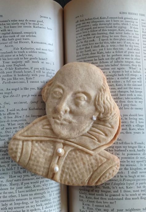 In this edition of Book Lovers Wish List, we’ve discovered the best gifts for Shakespeare lovers in honor of William Shakespeare’s birthday on April 23. Celebrate the Bard with these Shakespearean-themed gifts from pillows and purses to mugs, cookie molds, t-shirts, enamal pins, and more. #ShakespeareGifts #Shakespeare #WilliamShakespeare #GiftsForShakespeareLovers Shakespeare Birthday, Shakespeare Gifts, All About Books, The Bard, Cookie Mold, About Books, Cookie Molds, Food Themes, William Shakespeare