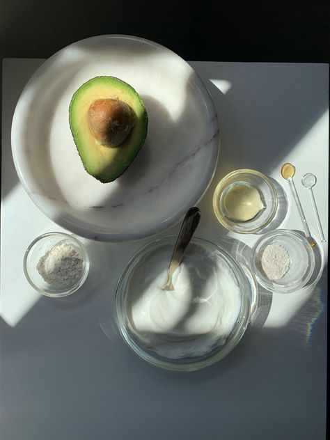 guy morgan’s avocado face mask ingredients including avocado and yogurt in white bowls Homemade Avocado Face Mask, Avocado Face Mask Recipe, Face Mask Ingredients, Shea Butter Moisturizer, Avocado Mask, Tinted Eyebrow Gel, Brightening Face Mask, Avocado Face Mask, Try Guys