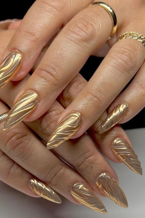 Gold Nails Golden Chrome Nails, Golden Nails Designs, Chrome Nail Ideas, Pink Chrome Nails, Golden Nails, Chrome Nail Art, Gold Nail Designs, Pink Ombre Nails, Chrome Nail