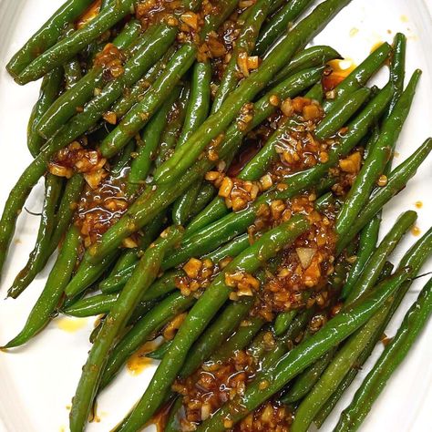 Garlic Chili Green Beans, Chilli Green Beans, Soy Garlic Green Beans, Sweet Chili Green Beans, Green Bean Recipes Spicy, Spicy Garlic Green Bean Recipes, Chili Oil Green Beans, Spicy Garlic Green Beans, Chili Onion Crunch Green Beans