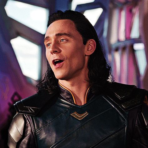 Loki Thor Ragnarok, Loki Jotun, Ragnarok Loki, Loki Whispers, Loki God Of Mischief, Thor Ragnarok, Dino Seventeen, Taika Waititi, Thomas William Hiddleston