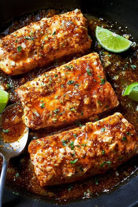 Spicy Honey Garlic Salmon, Summer Seafood Recipes, Honey Garlic Salmon, Garlic Butter Salmon, Butter Salmon, Garlic Salmon, Spicy Salmon, Pan Seared Salmon, Seared Salmon