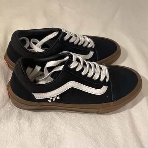 Old Skool skate vans - Black Vans with brown bottom... - Depop Brown Shoes Outfit, Brown Vans, Vans Old School, Hacks Clothes, Black Vans, Brown Outfit, Downtown Girl, Fashion Hacks, Vans Black