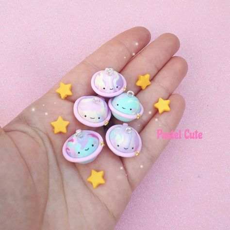 Cute Polymer Clay Kawaii, Kawaii Clay Ideas, Polymer Clay Charms Kawaii, Kawaii Clay Charms, Working With Polymer Clay, Polymer Clay Cute, Kawaii Polymer Clay, Fimo Kawaii, Kawaii Clay