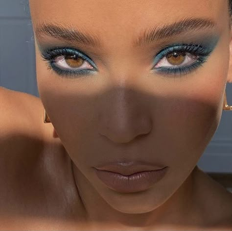 Meagan Core Aesthetic, Soft Editorial Makeup, Simple Blue Makeup Looks Black Women, Eccentric Makeup Ideas, Adriyan Rae, Green Makeup Look, Twenty Fine, Vacation Makeup, Stile Kylie Jenner