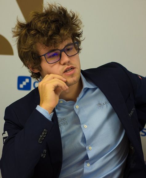 Magnus Carlsen Icon, Magnus Carlsen Aesthetic, Argentina Football Players, Chess Fashion, Chess Grandmaster, Third Space, Magnus Carlsen, Queens Gambit, Chess Master