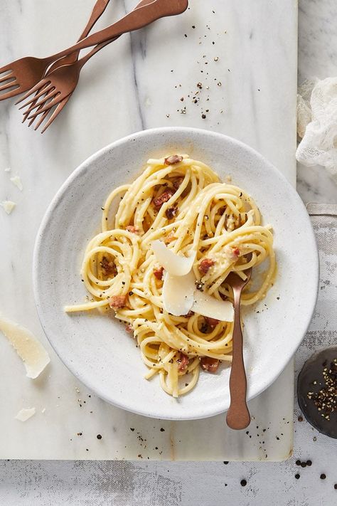 Carbonara Photography, Pasta Lunch Recipes, Carbonara Recipes, Bucatini Recipes, Simple Italian Recipes, Roman Pasta, Pasta A La Carbonara, Simple Pasta Recipes, Pasta Italian Recipes