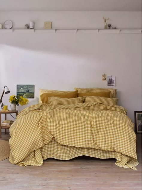 Yellow Checkered Bedding, Yellow Gingham Bedding, Gingham Bedding Aesthetic, Gingham Bed Sheets, Gingham Bedroom, Bedtime Aesthetic, Gingham Bedding, Gingham Sheets, Yellow Bed