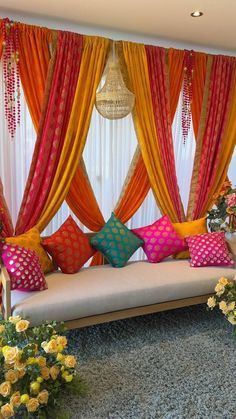 Mehndi House Decor, Mehndi Wall Decoration, Maulid Decoration, Dholki Decorations At Home, Mehendi Home Decor Ideas, Mehndi Day Decor Ideas, Sindhara Decoration At Home, Haldi And Sangeet Decoration, Home Decor For Mehndi Function