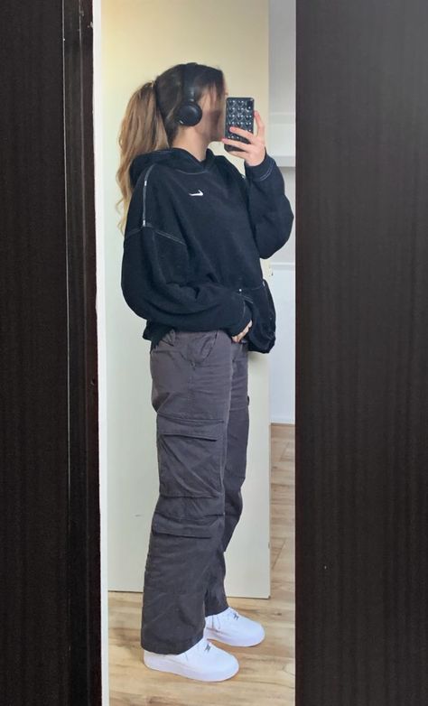 Grey Cargo Pants Outfit, Cargo Outfits Women, Celana Kargo, Cargo Pants Outfit Women, Cargo Outfit, Cargo Pants Outfits, Winter Pants Outfit, Baddie Outfit, Grey Cargo Pants