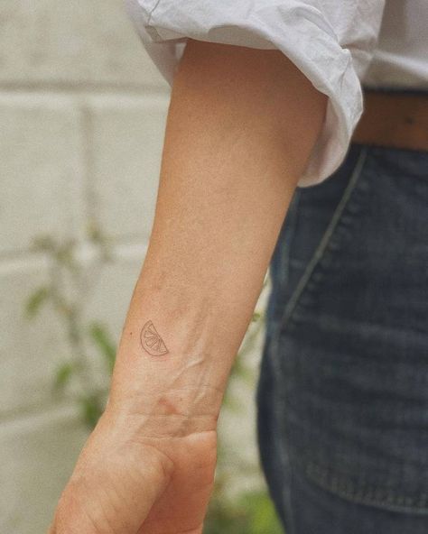 Lemon Slice Tattoo Tiny, Lemon Tattoos Minimalist, Lemon Slice Tattoo Minimalist, Dainty Lemon Tattoo, Fruit Slice Tattoo, Lime Tattoo Minimalist, Lemon Fine Line Tattoo, Tiny Lemon Tattoo, Fine Line Lemon Tattoo