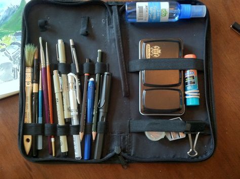 Sketch Kit, Travel Watercolor, Travel Art Kit, Watercolor Travel, Sketching Tools, Art Supplies Storage, Photo Polaroid, Watercolor Kit, Inside My Bag