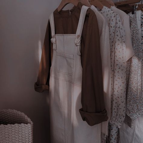 Brown Overalls Aesthetic, Dark Academia Overalls, Thing Aesthetic, Overalls Aesthetic, Chaotic Academia Aesthetic, Black Academia, Brown Overalls, Malia Tate, Dr Closet