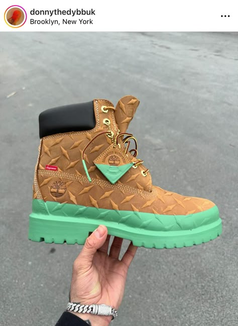 Custom Timbs, Timberland Custom, Hype Outfits, Sandgrens Clogs, Supreme Clothing, Adidas Gucci, Mens Fashion Casual Shoes, Boots Timberland, Shoes Boots Timberland