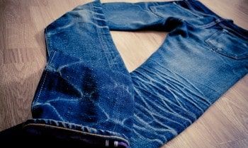 How To Fade Jeans How To Fade Jeans Diy, How To Fade Jeans, Painting Jeans, Diy Distressed Jeans, How To Fade, Dye Jeans, Bleached Jeans, Types Of Jeans, Painted Jeans