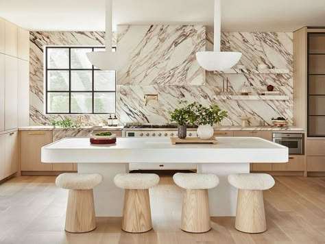 DPAGES (@thedpages) • Instagram photos and videos Tamara Magel, Traditional Kitchen Designs, Interior Design Fabric, Malibu Beach House, Pale Wood, Modern Rustic Homes, Wood Dining Room, Modern Beach House, Coastal Retreat