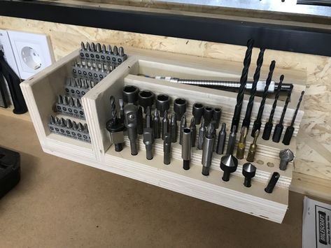 Drill Bit Holder Diy Tool Storage, French Cleat Drill Bit Storage, French Cleat Organization, French Cleat Storage Ideas, French Cleat Tool Holders, French Cleat Ideas, French Cleat Tool Storage, Bit Organizer, Officine In Garage