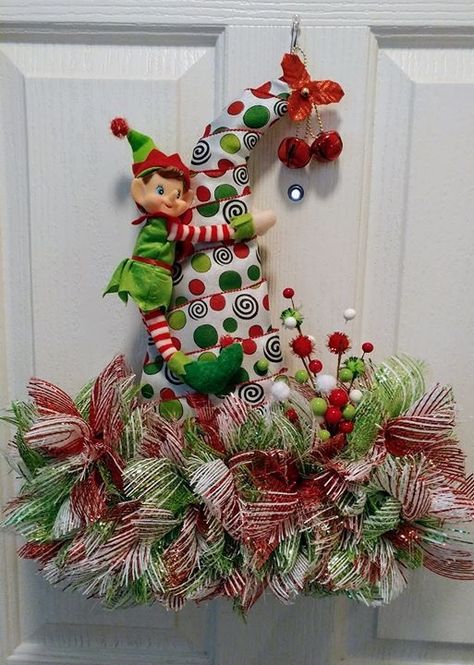 Diy Christmas Decorations For Home, Hat Wreath, Door Diy, Deco Wreaths, Christmas Mesh Wreaths, Santa Elf, Diy Christmas Wreaths, Wreaths Ideas, Christmas Wreaths For Front Door