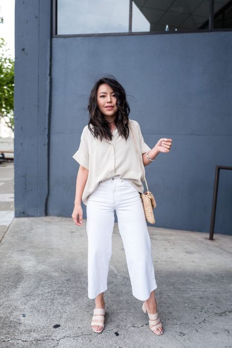 White Culottes Outfit Summer, Culottes Outfit Summer, Petite Wardrobe, How To Wear Culottes, White Culottes, Culottes Outfit, Straw Purse, Oufits Casual, Cream Top