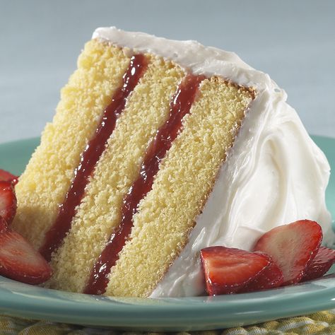 Triple Layer Lemon Cake with Strawberry Filling Filling Between Cake Layers, Strawberry Cake Ideas, Lemon Cake Filling, Cake With Strawberry Filling, Layer Cake Filling, Strawberry Cake Filling, Fruit Cake Recipes, Chandelier Cake, Cake Filling Recipes