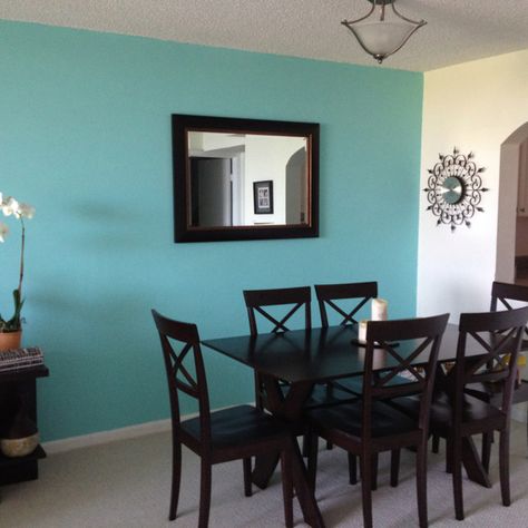 Tiffany Blue dining room? Not sure about this shade...love it with white and dark brwn/black though Tiffany Blue Walls, Splash Of Paint, Blue Dining Room, 1950s Art, Rooms Interior, Dining Room Blue, Wall Colour, Condo Decor, Dining Room Colors