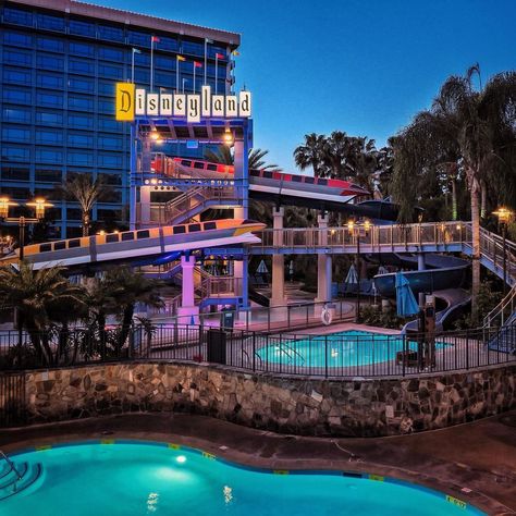 Disneyland Hotel Aesthetic, Disneyland Hotel Anaheim, Disney Hotels Room, Disneyland Resort California, Disneyland Sign, Disneyland Resort Hotel, Disneyland Aesthetic, Disneyland Anaheim, Collage Pictures