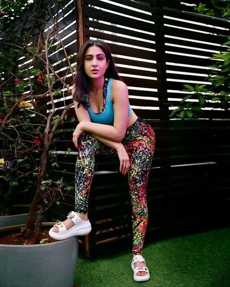 Crocs Crush Sandals, Crocs Crush, Gym Dress, Actress Hairstyles, Actress Without Makeup, Sara Ali Khan, Ali Khan, Bollywood Stars, Celebrities Male