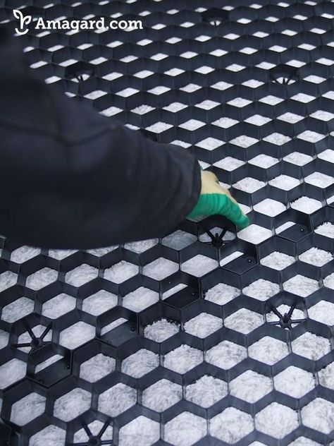 ¡Puede instalar fácilmente grava con las alfombrillas de grava EuroGravel PLUS usted mismo! Este video le muestra cómo proceder en unos pocos pasos. ¿Quieres saber más sobre cómo crear tu jardín? ¡Mira el video en nuestro canal de YouTube! Outdoor Patio Designs, Latest Living Room Designs, Modern Backyard Landscaping, Deck Designs Backyard, House Extension Design, Diy Backyard Landscaping, Garden Deco, Modern Backyard, Diy Garden Projects