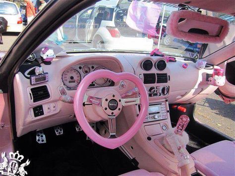 Pink car with heart steering wheel!  O____O Volkswagen Beetle Accessories, Volkswagen Beetle Interior, Pink Volkswagen Beetle, Pink Car Interior, Pink Beetle, Pink Car Accessories, Hello Kitty Car, Girly Car Accessories, Car Deco