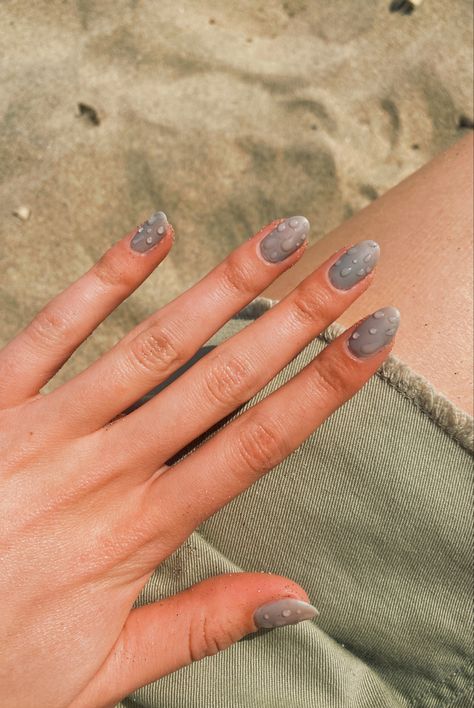 Nails With Drops Of Water, Water Droplets Nails, Dewdrop Nails, Raindrops Nails, Water Drops Nails, Rainy Day Nails, Nail Ideas Grey, Waterdrop Nails, Rain Drop Nails