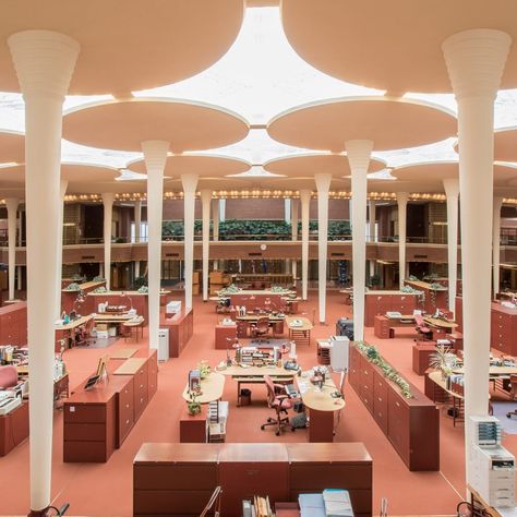 Johnson Wax by Frank Lloyd Wright Accidental Wes Anderson, Frank Lloyd Wright Interior, Johnson Wax, Sc Johnson, Frank Lloyd Wright Design, Wes Anderson Films, Renzo Piano, Organic Architecture, Wes Anderson