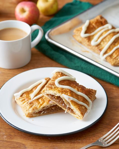 Skip the boxed stuff and make a fresh homemade breakfast with this apple cinnamon toaster strudel recipe. The icing isn't even the best part of this sweet breakfast recipe. The gooey cinnamon flavor is the heavenly part. You'll need pastry puff, baking apples, dark brown sugar, all-purpose flour, ground cinnamon and cream cheese, powdered sugar, and pure vanilla extract for the icing. Toaster Strudel Recipe, Toaster Strudel, Strudel Recipes, Vegetarian Bake, Apples And Cheese, Interesting Images, Homemade Breakfast, Puff Pastry Recipes, Apple Cinnamon