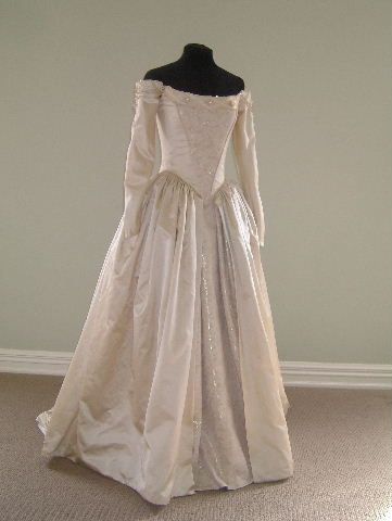 1700s wedding dresses 1500s Wedding Dress, 1700s Wedding Dress, Wedding Dress 18th Century, Historical Wedding Dress, 18th Century Wedding Dress, 1700 Dresses, Wedding Dress 1960s, Historical Wedding Dresses, 1700s Dresses