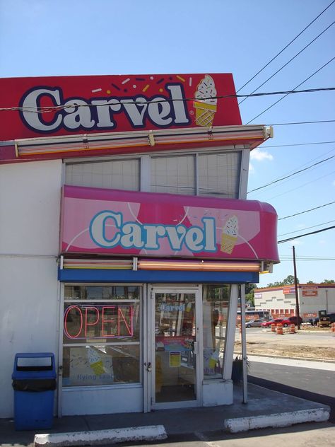 Carvel on Portion Rd. Ronkonkoma, NY we lived in Ronkonkoma in the 70's my kids were born there Carvel Ice Cream, Fairfield University, Island Pictures, Film Inspiration, Long Island Ny, Field Trips, Model Train Layouts, Vintage Memory, Ice Cream Shop