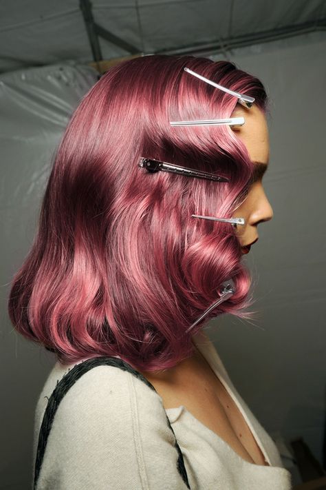 vivalafashi0n: this color OMG Ronze Hair, Curly Crop, Flapper Girls, Hair Colorful, 1940s Hairstyles, Scene Girl, Pinup Style, Cranberry Color, Beauty Mark