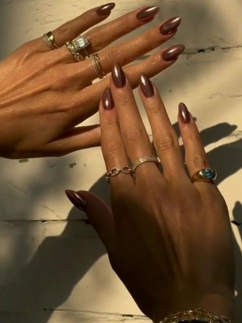 Autumnal Chrome Nails, Chocolate Brown Glazed Donut Nails, Chocolate Brown Glazed Nails, Call 2023 Nails, Chrome Nails Autumn, Amber Chrome Nails, Brown Iridescent Nails, Glazed Fall Nails, Brown Crome Nails Design